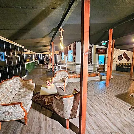 Hotel Glorious House