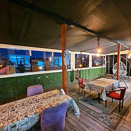 Glorious House Hotel